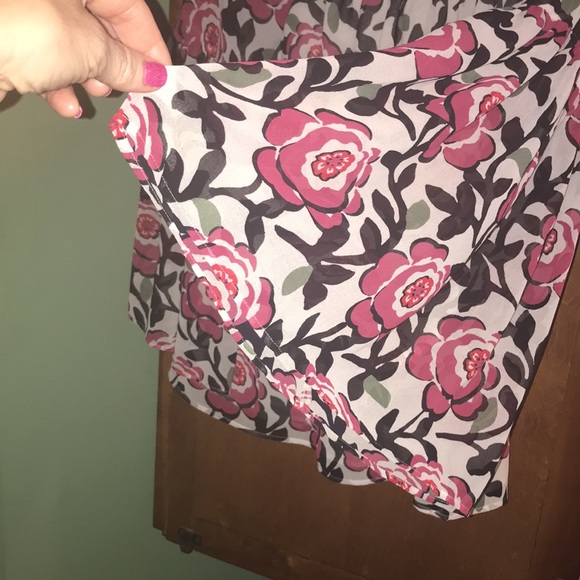 Gorgeous Loft blouse - just like new! - Picture 4 of 4